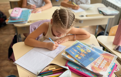 Чому діти швидше вчать англійську, ніж дорослі?